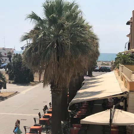 Piazza Anco Marzio * Lido di Ostia