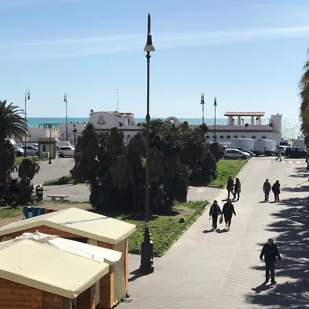 Piazza Anco Marzio * Lido di Ostia